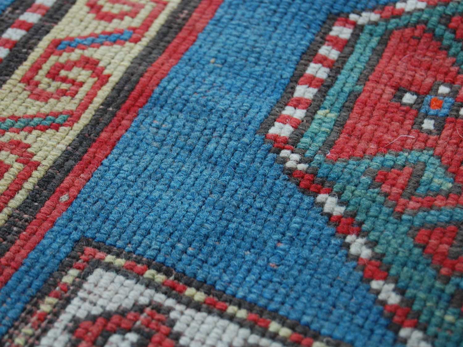 A Persian rug, early 20th century, the rectangular blue ground centred with four lozenge shaped - Bild 7 aus 7