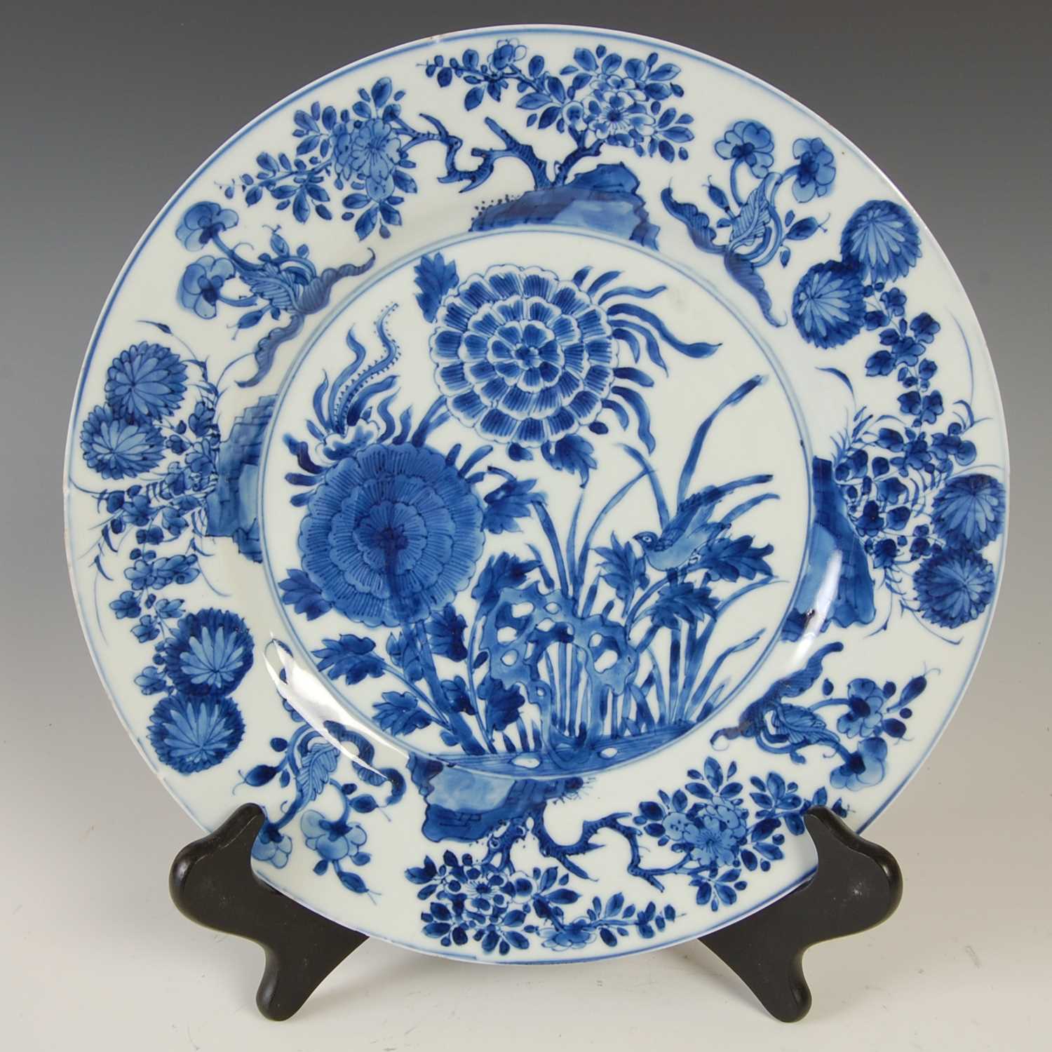 A pair of Chinese porcelain blue and white plates, Qing Dynasty, decorated with circular panels of - Image 2 of 10