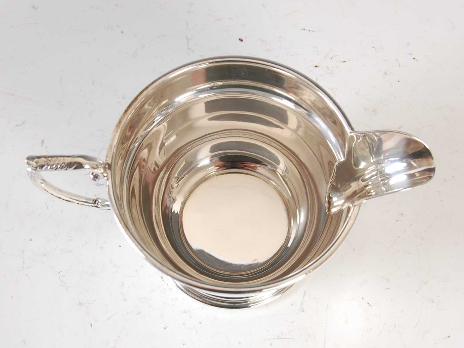 A George V three-piece silver tea set, Birmingham, 1933, makers mark of 'R&D', gross weight 19.6 - Image 13 of 15