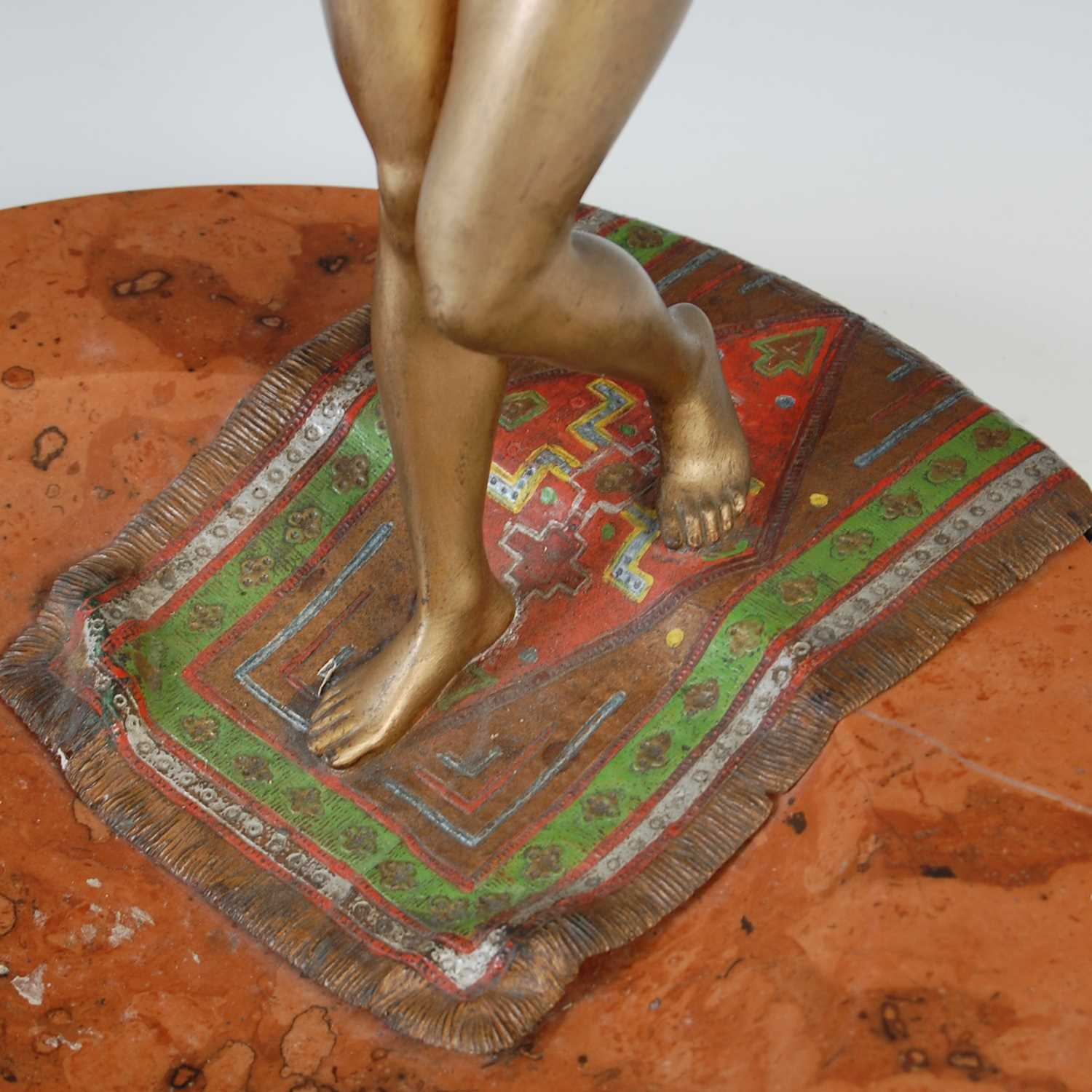 An early 20th century marble and bronze mounted cendrier, mounted with a cold-painted bronze - Image 3 of 5