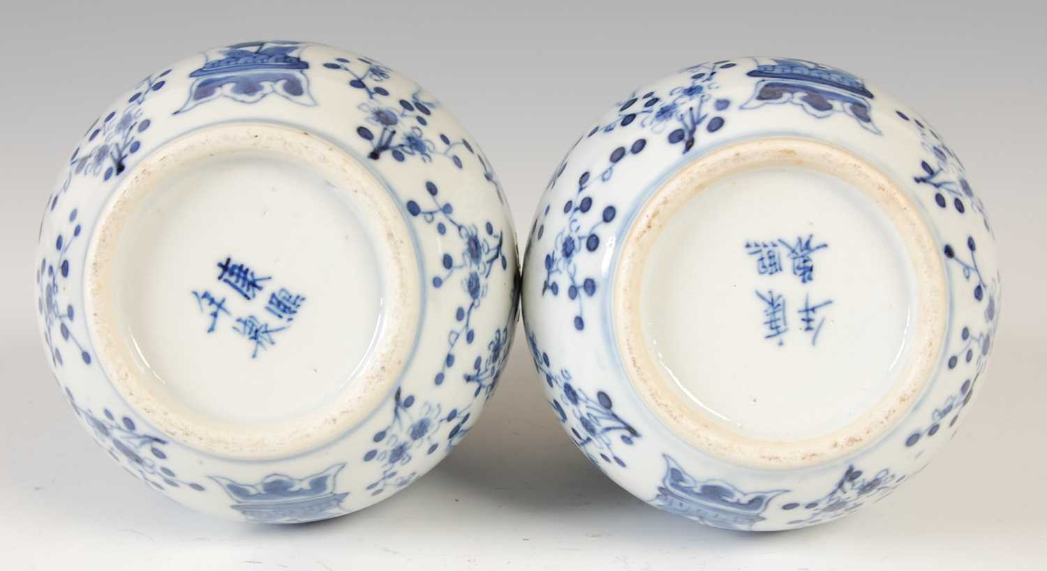 A pair of Chinese porcelain blue and white bottle vases and one cover, Qing Dynasty, decorated - Image 7 of 10