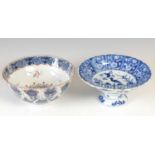 A Chinese porcelain blue and white tazza, Qing Dynasty, decorated with central roundel of bird