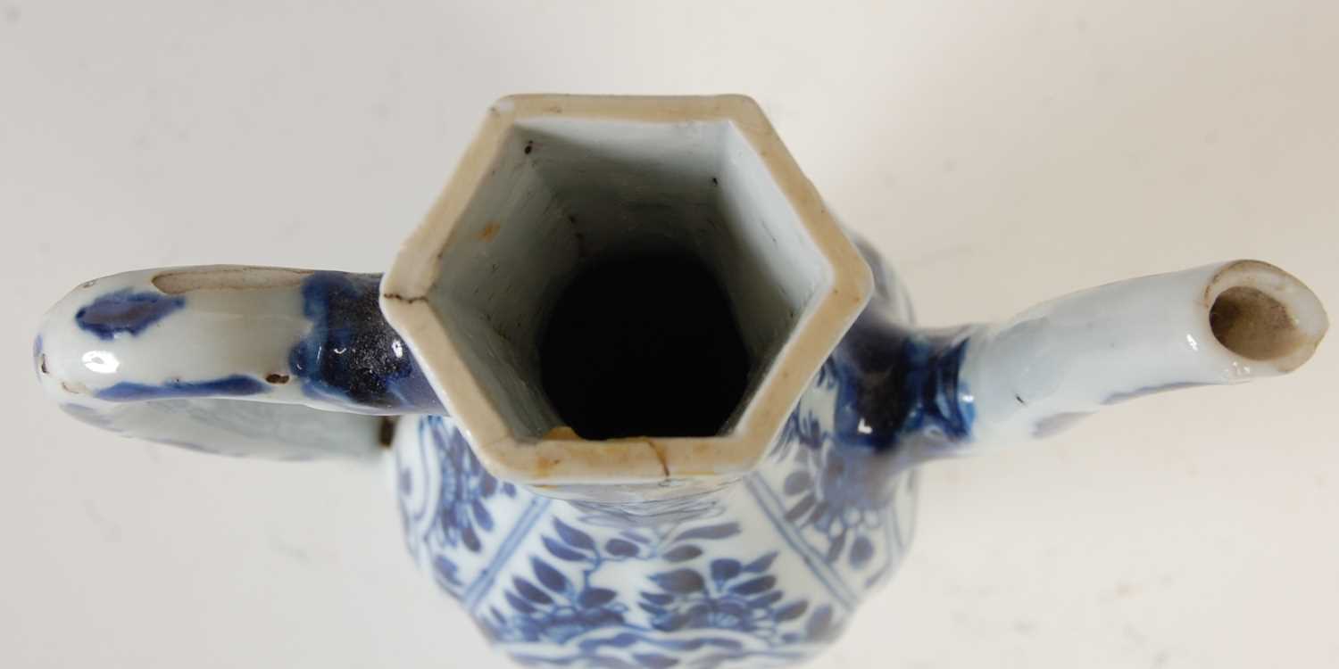 A Chinese porcelain blue and white hexagonal shaped ewer and cover, Qing Dynasty, decorated with - Image 8 of 9