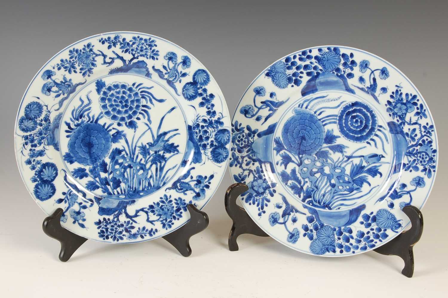 A pair of Chinese porcelain blue and white plates, Qing Dynasty, decorated with circular panels of