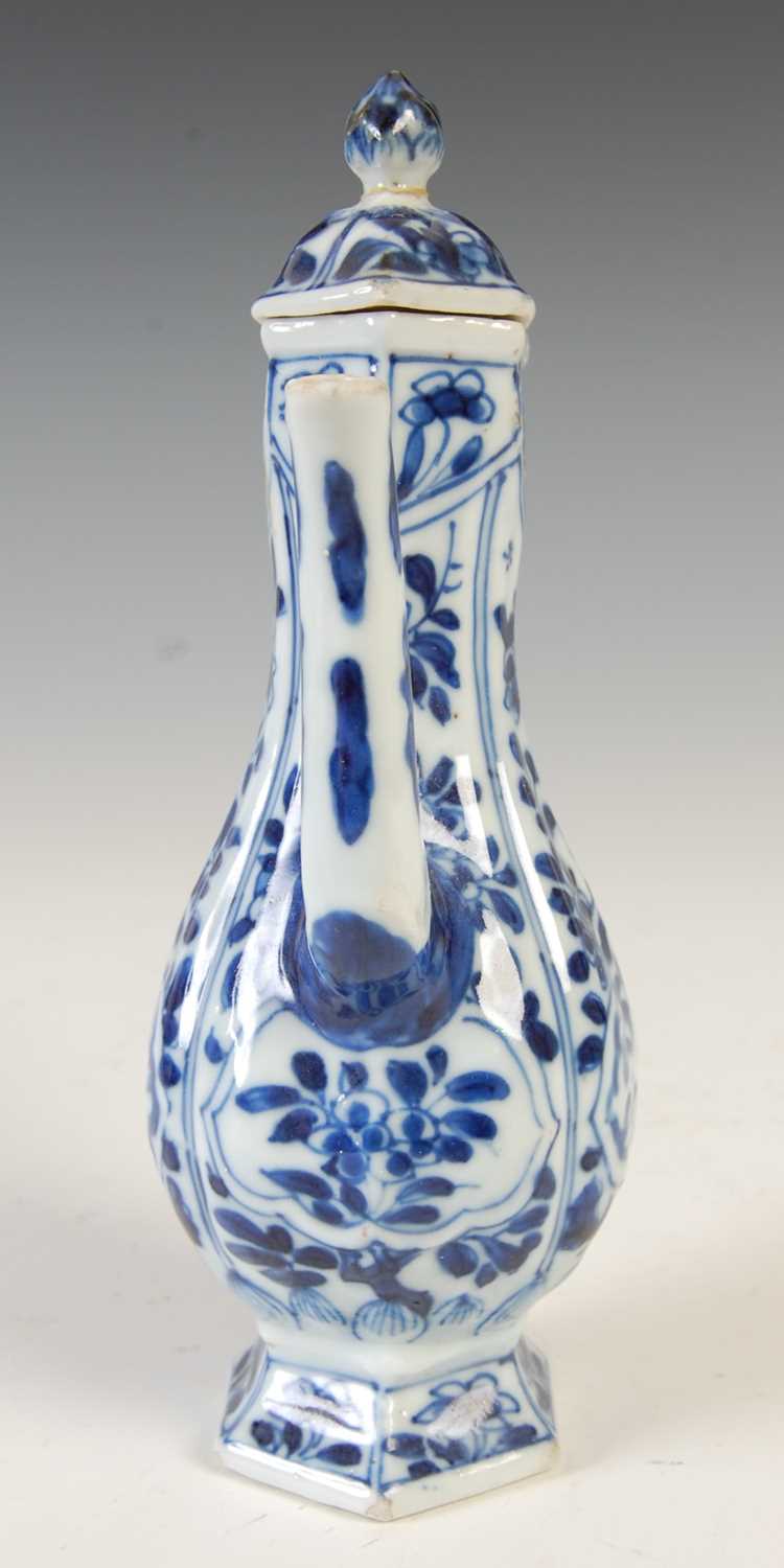 A Chinese porcelain blue and white hexagonal shaped ewer and cover, Qing Dynasty, decorated with - Image 4 of 9