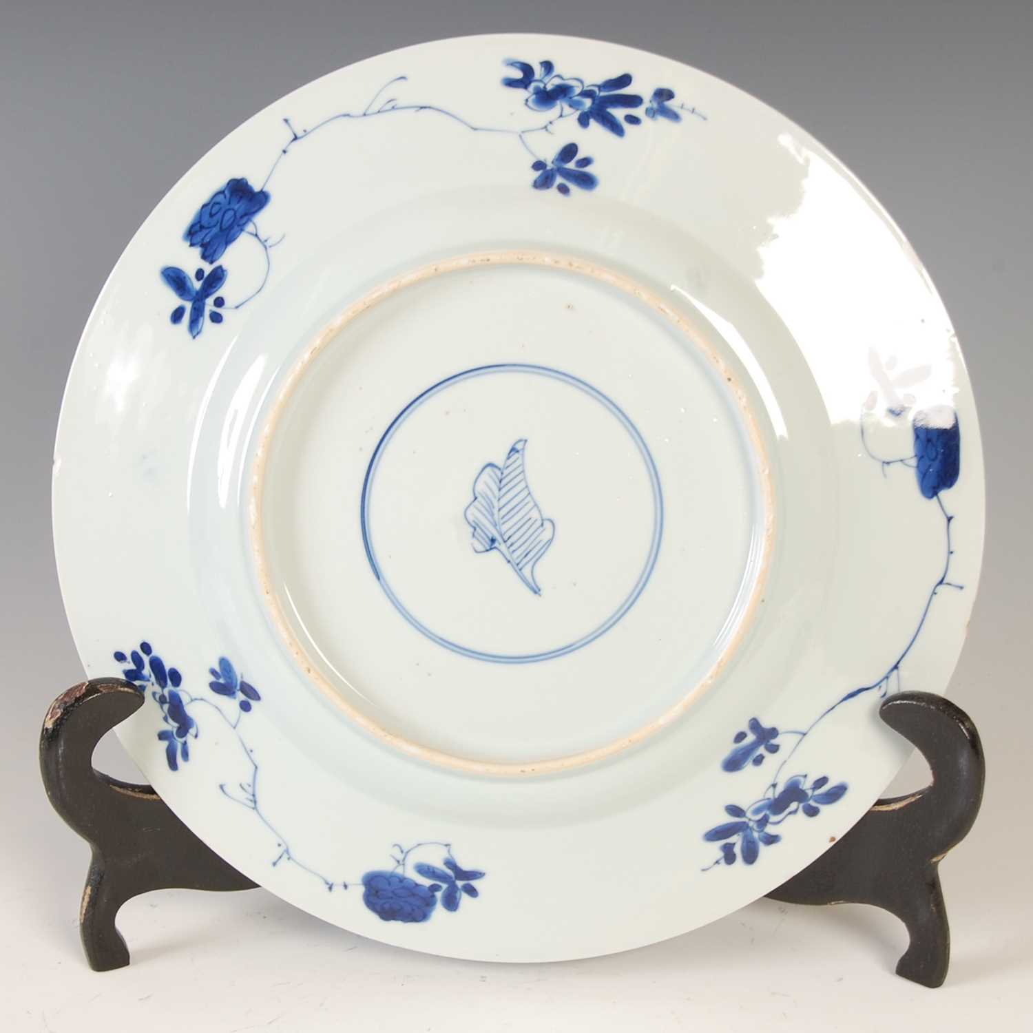 A pair of Chinese porcelain blue and white plates, Qing Dynasty, decorated with circular panels of - Image 9 of 10