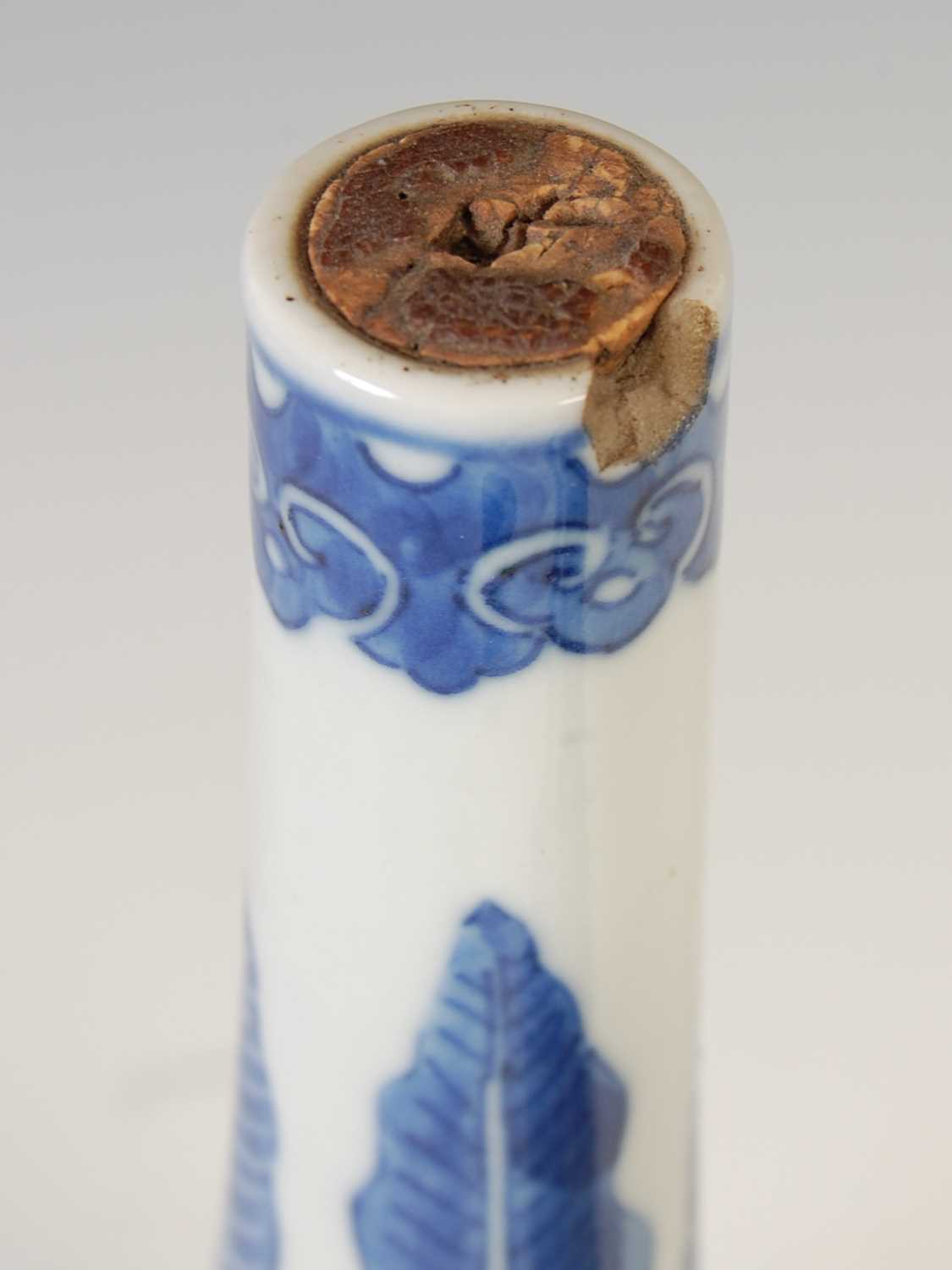 A pair of Chinese porcelain blue and white bottle vases and one cover, Qing Dynasty, decorated - Image 5 of 10