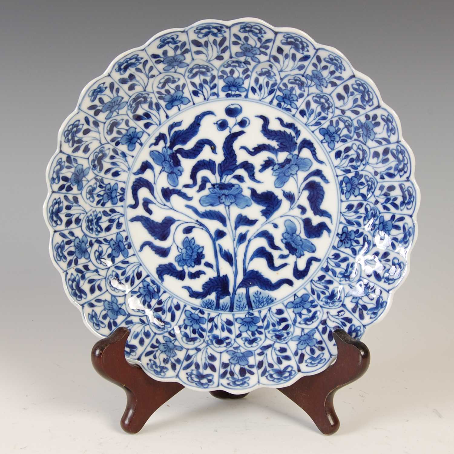 A Chinese porcelain blue and white flower shaped dish, Qing Dynasty, decorated with central