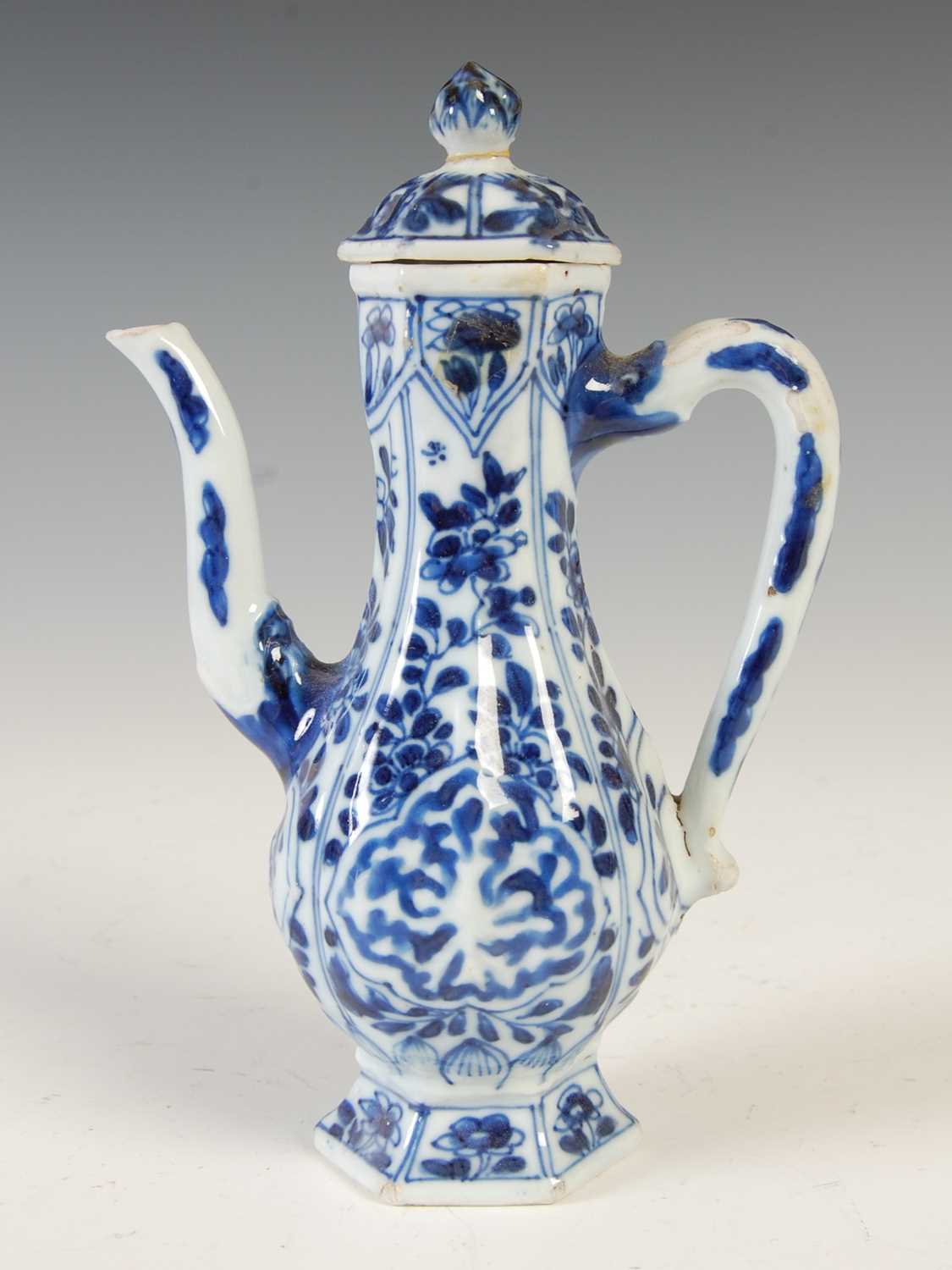 A Chinese porcelain blue and white hexagonal shaped ewer and cover, Qing Dynasty, decorated with