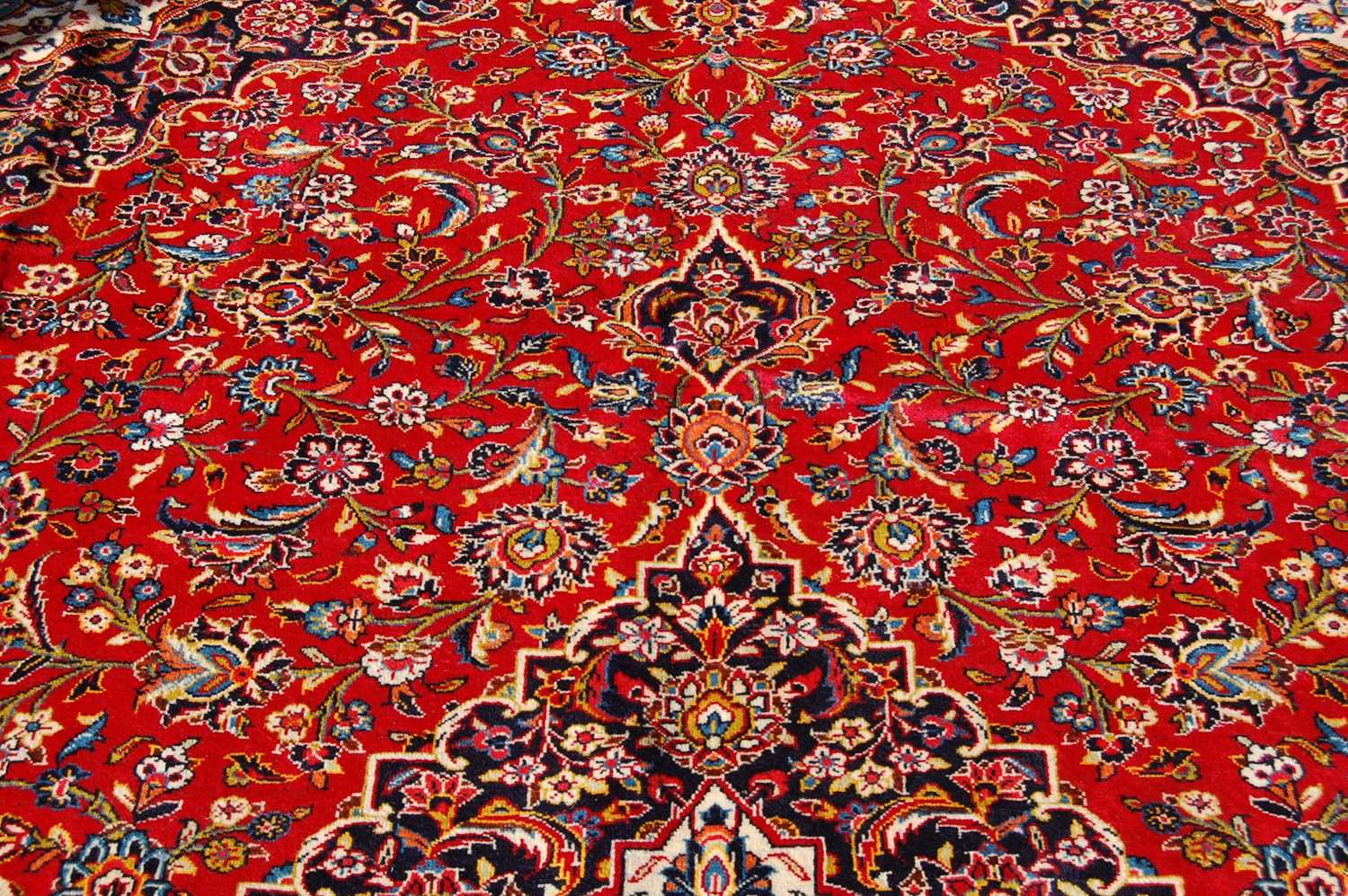 A Persian Kashan carpet, the rectangular field centred with a blue ground oval medallion within a - Bild 7 aus 10