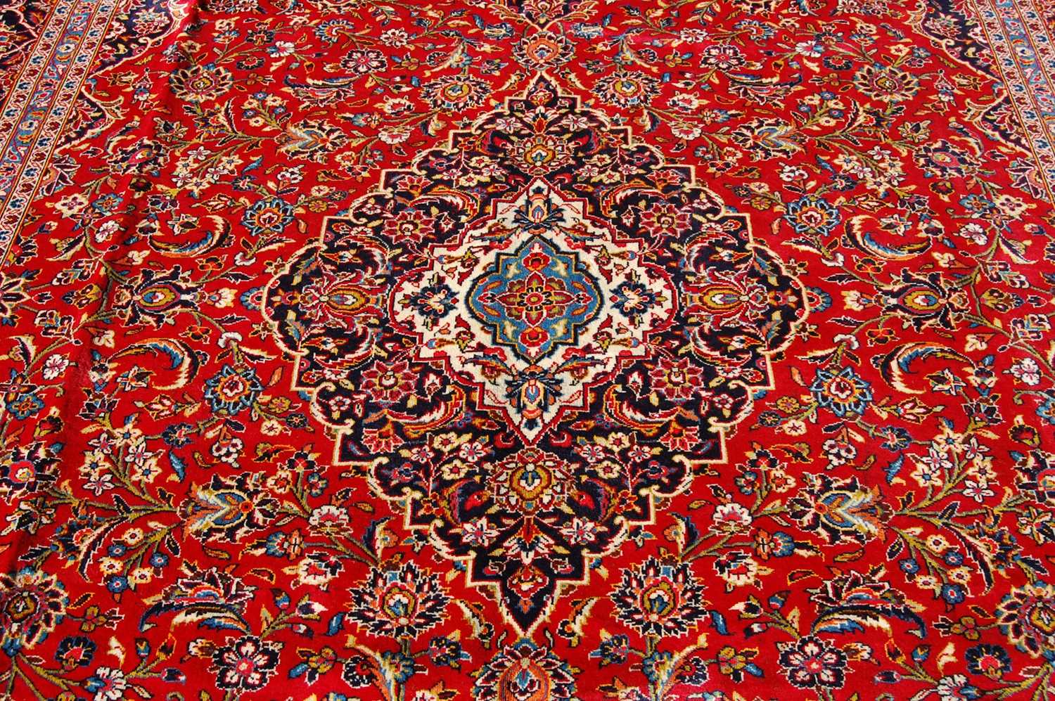 A Persian Kashan carpet, the rectangular field centred with a blue ground oval medallion within a - Bild 8 aus 10