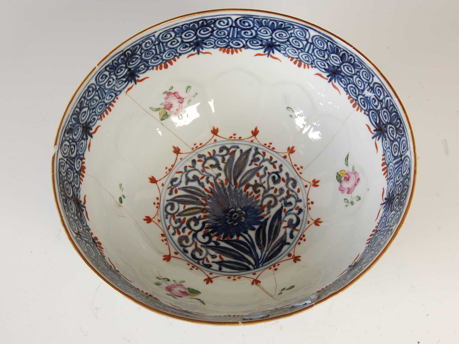 A Chinese porcelain blue and white tazza, Qing Dynasty, decorated with central roundel of bird - Image 3 of 11