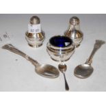 Small collection of silver to include a pair of London silver Kings pattern teaspoons, and a