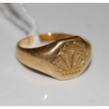 An 18ct gold signet ring, 7.1 grams.