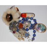 Box - assorted costume jewellery to include white metal mounted oval agate brooch, claw brooch etc