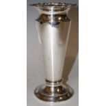 A Sheffield silver flower vase, 5.4 troy oz, 18cm high