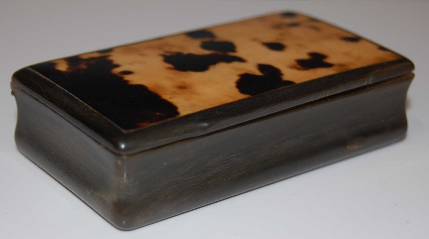 A 19th century horn rectangular snuff box, the hinged cover with faux tortoiseshell insert