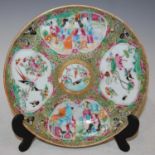 A Chinese porcelain famille rose Canton plate, Qing Dynasty, 20.5cm diameter