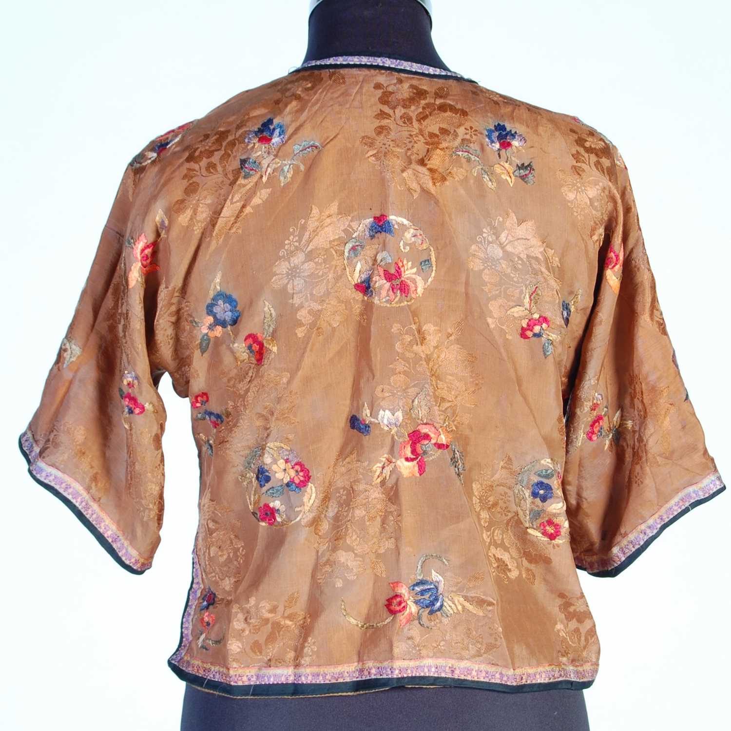 A Chinese purple ground embroidered ladies silk jacket and matching pantalons, - Image 15 of 15