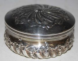 A Victorian silver circular box and detachable cover, London 1882, with gadrooned detail, 4 troy