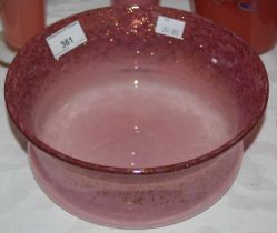 A Ysart fruit bowl mottled pink with gold-coloured inclusions.