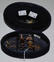 A collection of assorted gold and yellow metal jewellery, to include five assorted 9ct gold rings,