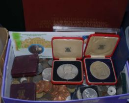 A box of assorted coinage and commemorative crowns, to include 2 Royal Mint red leather cased