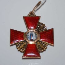 An early 20th century Russian Imperial Order of Saint Anna, with red and coloured enamel detail.