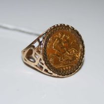 An Elizabeth II 1982 half sovereign mounted 9ct gold ring, gross weight 7.7 grams.