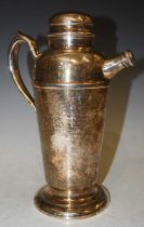 A vintage Viking plate Art Deco style cocktail shaker / pouring jug with hammered finish, 28cm