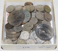 A collection of assorted vintage coinage to include commemorative crowns, a 1975-1985 Bruxelle