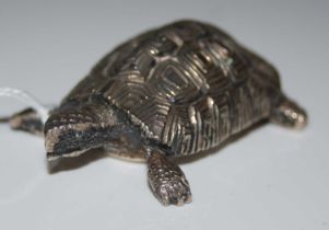 A London silver model of a tortoise, 5.8cm long.