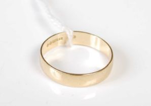 An 18ct gold wedding ring, 1.9 grams.