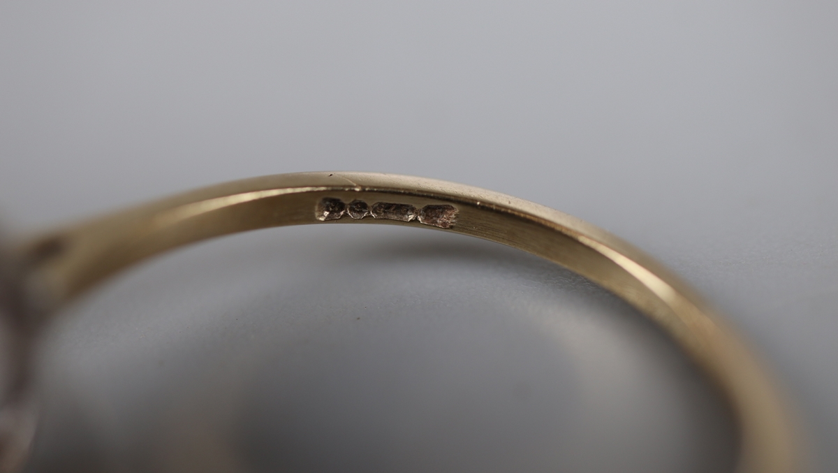 9ct gold ruby & diamond set cluster ring - Size: T½ - Bild 3 aus 4
