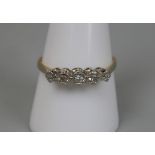 18ct gold 5 stone diamond set ring - Size: R½