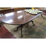 Mahogany extendable dining table - Approx size: L: 190cm (extended) W: 89cm H: 77cm
