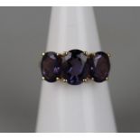 9ct gold 3 stone amethyst set ring - Size: L