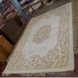 Large white patterned rug - Approx size: 232cm x 325cm