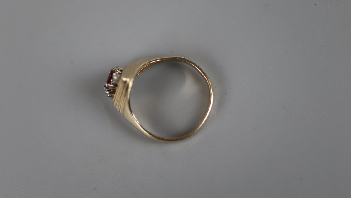 14ct gold ruby and diamond cocktail ring - Approx size P½ - Bild 3 aus 3