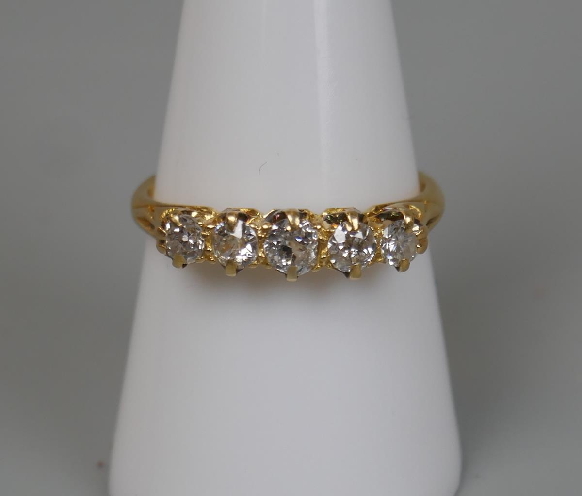 Antique 18ct gold 5 stone diamond set ring - Size: O