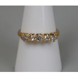 Antique 18ct gold 5 stone diamond set ring - Size: O