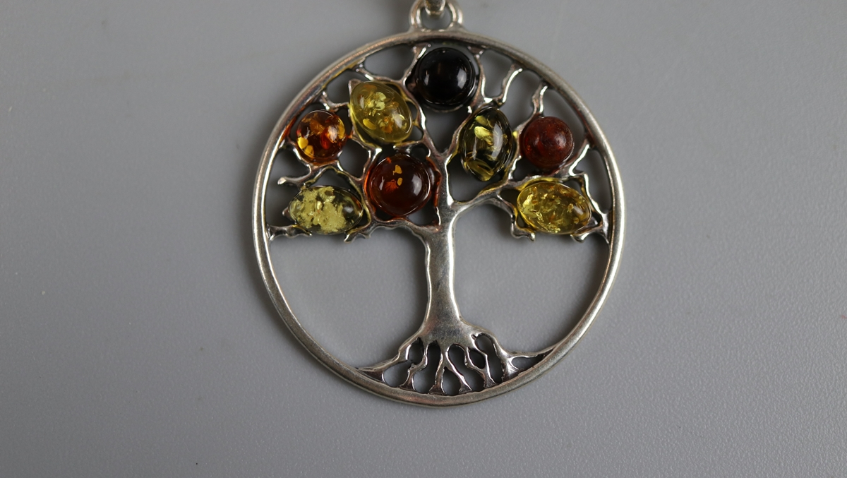 Silver & amber pendent on chain - Bild 2 aus 3