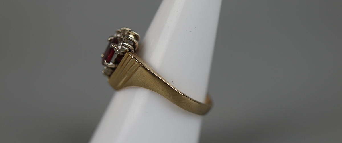 14ct gold ruby and diamond cocktail ring - Approx size P½ - Bild 2 aus 3