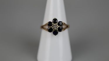 9ct Gold diamond and sapphire cluster ring - Size: N