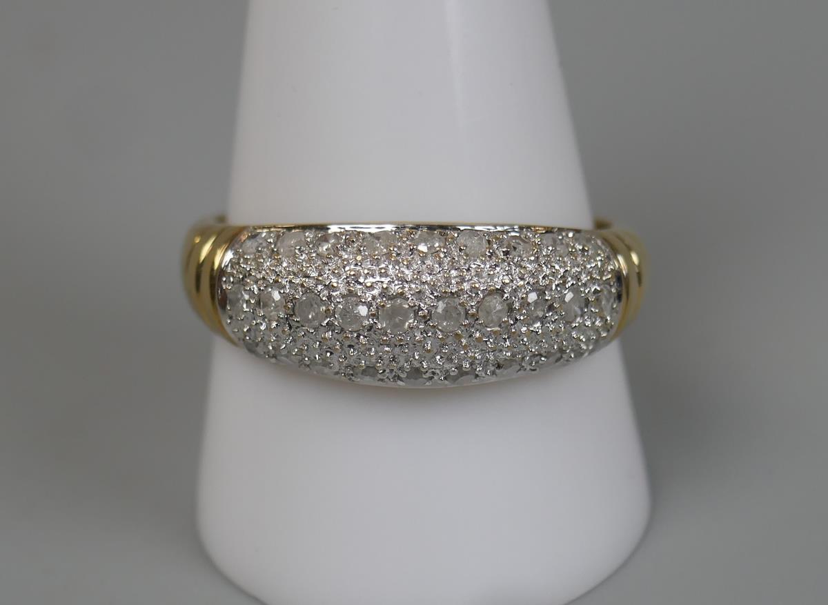 9ct gold diamond set ring - Size: V