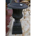 Small cast iron planter on stand - Approx height: 49cm