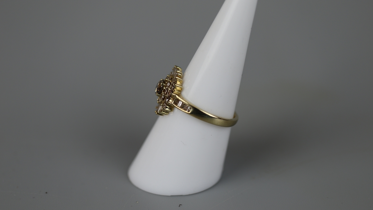 9ct gold diamond set cluster ring set with round & baguette diamonds - Size: N - Bild 2 aus 3