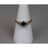 18ct gold 3 stone sapphire and diamond set ring - Size N