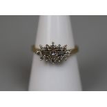 18ct gold diamond cluster ring - Size P