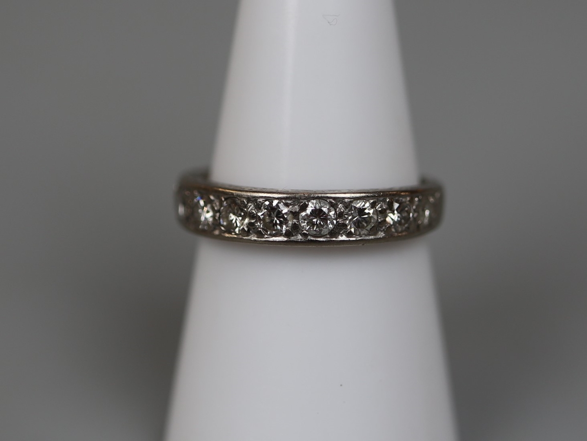 18ct white gold half hoop diamond ring - Size O